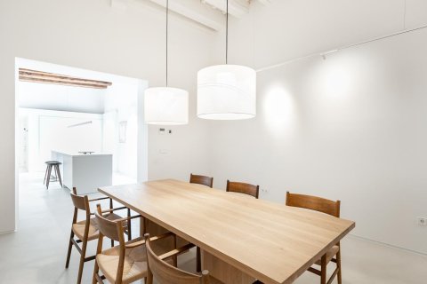 Снять в аренду квартиру в Барселона, Испания с 4 комнаты, № 1564 - фото 3