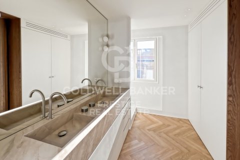4 bedrooms apartment for sale in Barcelona, Catalonia, Spain № 6088 - photo 22