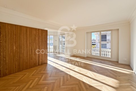 4 bedrooms apartment for sale in Barcelona, Catalonia, Spain № 6088 - photo 1