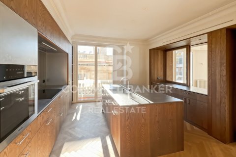 4 bedrooms apartment for sale in Barcelona, Catalonia, Spain № 6088 - photo 5