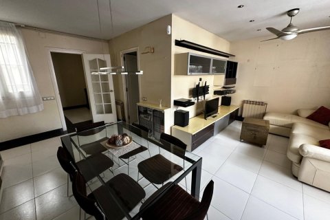 Купить квартиру в Сантс-Монтжуик, Барселона, Испания с 4 спальни, 120м², № 2182 - фото 2