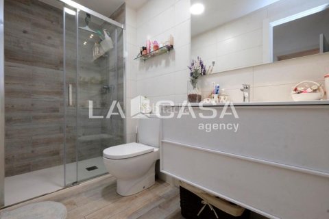 Купить квартиру в Сант-Андреу, Барселона, Испания с 2 спальни, 153м², № 2178 - фото 11