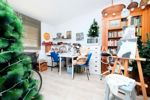 Купить квартиру в Сант-Андреу, Барселона, Испания с 2 спальни, 153м², № 2178 - фото 4