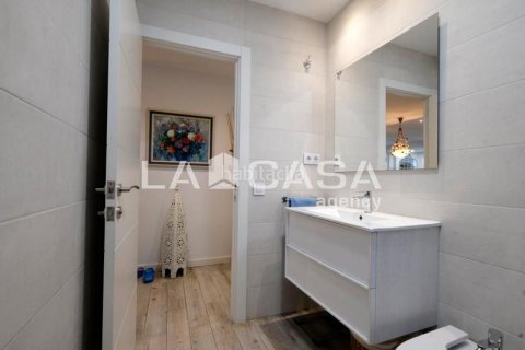 Купить квартиру в Сант-Андреу, Барселона, Испания с 2 спальни, 153м², № 2178 - фото 3