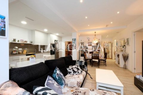 Купить квартиру в Сант-Андреу, Барселона, Испания с 2 спальни, 153м², № 2178 - фото 23