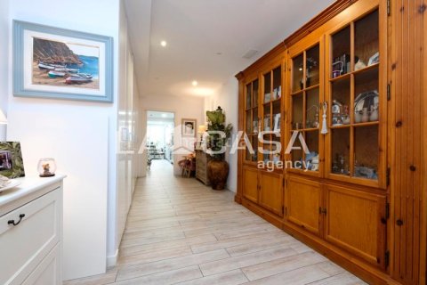 Купить квартиру в Сант-Андреу, Барселона, Испания с 2 спальни, 153м², № 2178 - фото 6