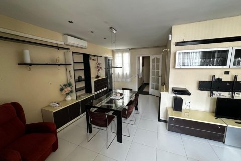 Купить квартиру в Сантс-Монтжуик, Барселона, Испания с 4 спальни, 120м², № 2181 - фото 2