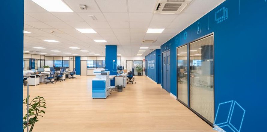 Офис студия в Сантс-Монтжуике, Барселона, Каталония, Испания № 2180