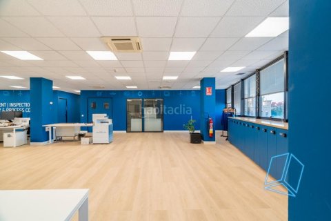 Купить офис в Сантс-Монтжуик, Барселона, Испания студия, 806м², № 2180 - фото 2