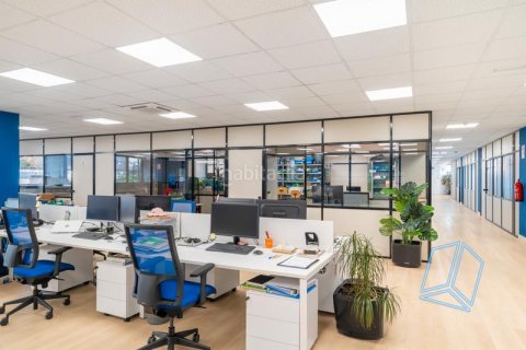 Купить офис в Сантс-Монтжуик, Барселона, Испания студия, 806м², № 2183 - фото 7