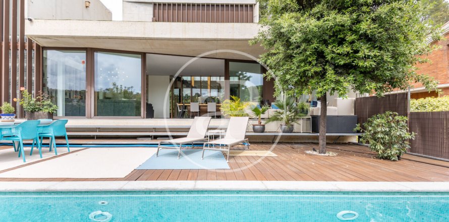 Дом с 5 спальнями в Сан-Кугат-дель-Вальесе, Барселона, Каталония, Испания № 2447