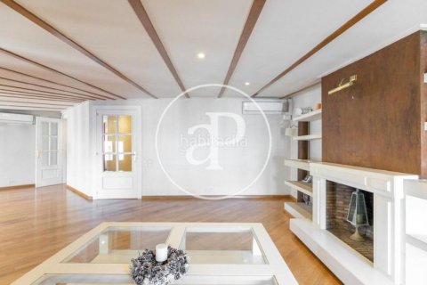 Купить квартиру в Эшампле, Испания с 5 спален, 246м², № 2444 - фото 4