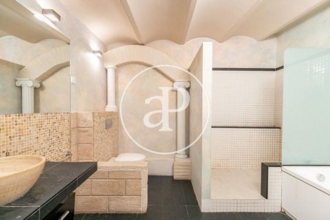 Купить квартиру в Эшампле, Испания с 5 спален, 246м², № 2443 - фото 15