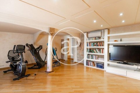 Купить квартиру в Эшампле, Испания с 5 спален, 246м², № 2443 - фото 28