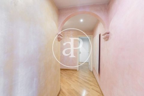 Купить квартиру в Эшампле, Испания с 5 спален, 246м², № 2443 - фото 7