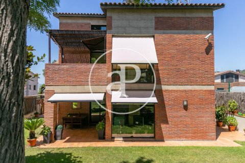 Дом с 6 спальнями в Сан-Жуст-Десверне, Барселона, Каталония, Испания № 2446