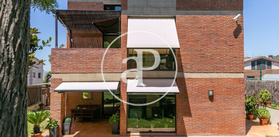 Дом с 6 спальнями в Сан-Жуст-Десверне, Барселона, Каталония, Испания № 2446