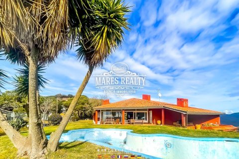 Вилла с 4 спальнями в Матаро, Барселона, Каталония, Испания № 1043