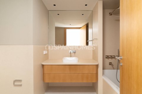 Купить квартиру в Барселона, Испания с 5 комнат, 152м², № 1044 - фото 14