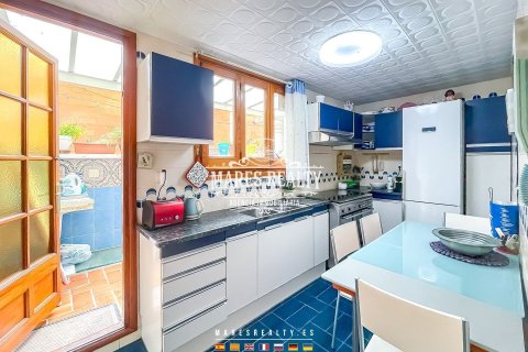 Купить коммерческую недвижимость в Калелья, Испания 949м², № 1039 - фото 13