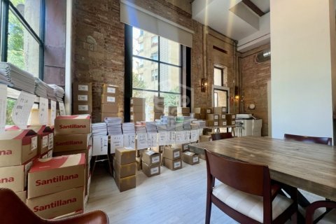 Снять в аренду коммерческую недвижимость в Барселона, Испания 184м², № 1119 - фото 3