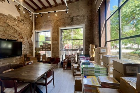 Снять в аренду коммерческую недвижимость в Барселона, Испания 184м², № 1119 - фото 2