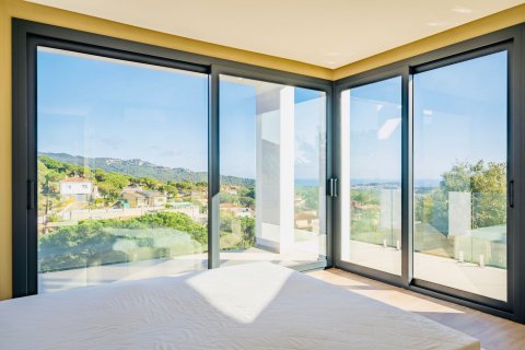 3 bedrooms house for sale in Lloret de Mar, Girona, Catalonia, Spain № 7199 - photo 24