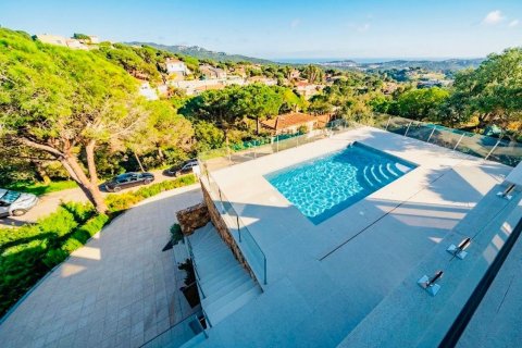 3 bedrooms house for sale in Lloret de Mar, Girona, Catalonia, Spain № 7199 - photo 18