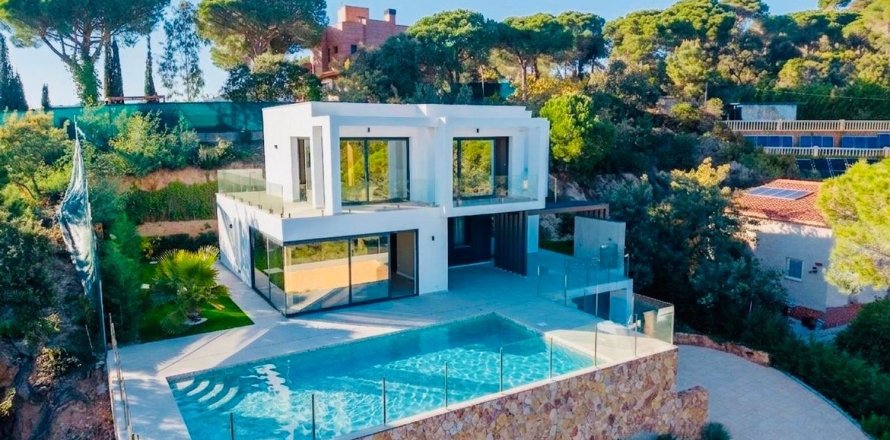 3 bedrooms house for sale in Lloret de Mar, Girona, Catalonia, Spain № 7199