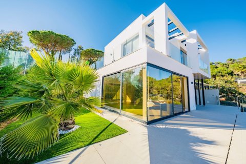 3 bedrooms house for sale in Lloret de Mar, Girona, Catalonia, Spain № 7199 - photo 10
