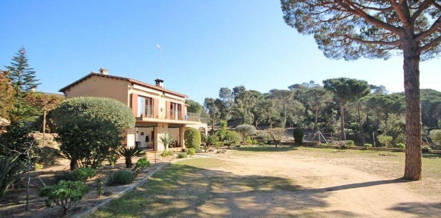 Сasa de 4 dormitorios en venta en Lloret de Mar, Gerona, Cataluña, Spain № 7198