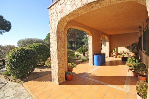Сasa de 4 dormitorios en venta en Lloret de Mar, Gerona, Cataluña, Spain № 7198 - foto 28