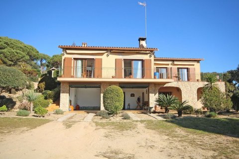 Сasa de 4 dormitorios en venta en Lloret de Mar, Gerona, Cataluña, Spain № 7198 - foto 9