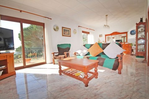 Сasa de 4 dormitorios en venta en Lloret de Mar, Gerona, Cataluña, Spain № 7198 - foto 21
