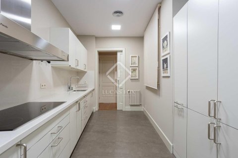 Купить квартиру в Эшампле, Испания с 4 спальни, 215м², № 2768 - фото 22