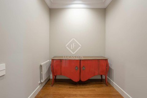 Купить квартиру в Эшампле, Испания с 4 спальни, 215м², № 2768 - фото 11