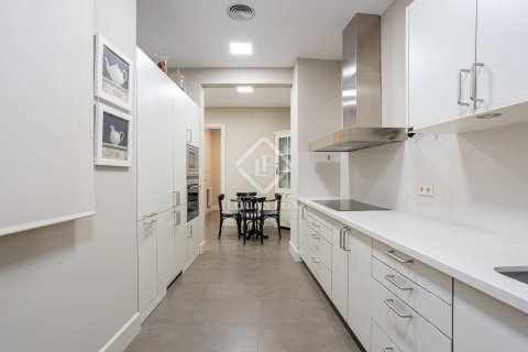 Купить квартиру в Эшампле, Испания с 4 спальни, 215м², № 2768 - фото 23