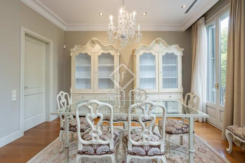 Купить квартиру в Эшампле, Испания с 4 спальни, 215м², № 2768 - фото 2