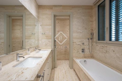 Купить квартиру в Эшампле, Испания с 4 спальни, 215м², № 2768 - фото 8