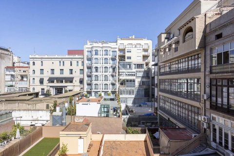 Apartamento de 3 dormitorios en venta en Eixample, Barcelona, Cataluña, Spain № 2766 - foto 23