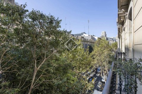 Apartamento de 3 dormitorios en venta en Eixample, Barcelona, Cataluña, Spain № 2766 - foto 5