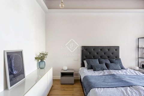 Apartamento de 3 dormitorios en venta en Eixample, Barcelona, Cataluña, Spain № 2766 - foto 19