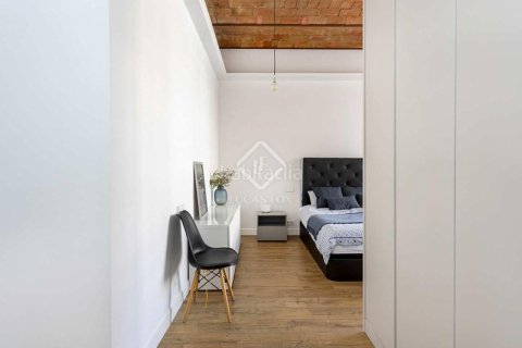 Apartamento de 3 dormitorios en venta en Eixample, Barcelona, Cataluña, Spain № 2766 - foto 18