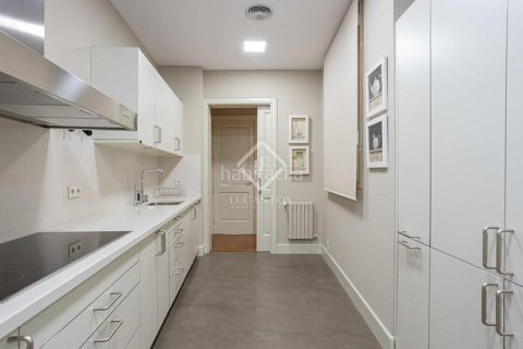 Купить квартиру в Эшампле, Испания с 4 спальни, 196м², № 2769 - фото 8