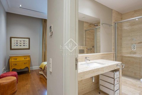 Купить квартиру в Эшампле, Испания с 4 спальни, 196м², № 2769 - фото 23