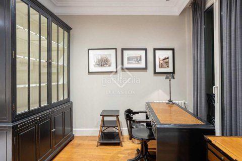 Купить квартиру в Эшампле, Испания с 4 спальни, 196м², № 2769 - фото 19