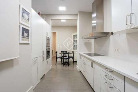 Купить квартиру в Эшампле, Испания с 4 спальни, 196м², № 2769 - фото 9