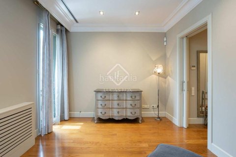 Купить квартиру в Эшампле, Испания с 4 спальни, 196м², № 2769 - фото 29