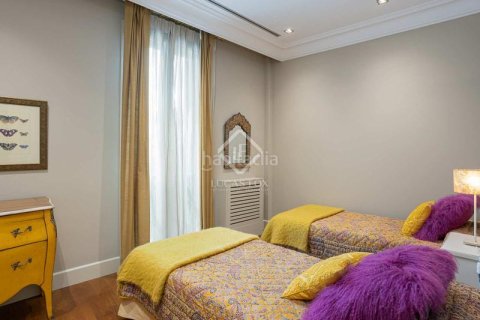 Купить квартиру в Эшампле, Испания с 4 спальни, 196м², № 2769 - фото 24