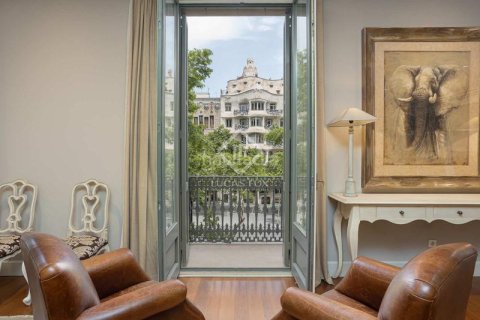 Купить квартиру в Эшампле, Испания с 4 спальни, 196м², № 2769 - фото 3